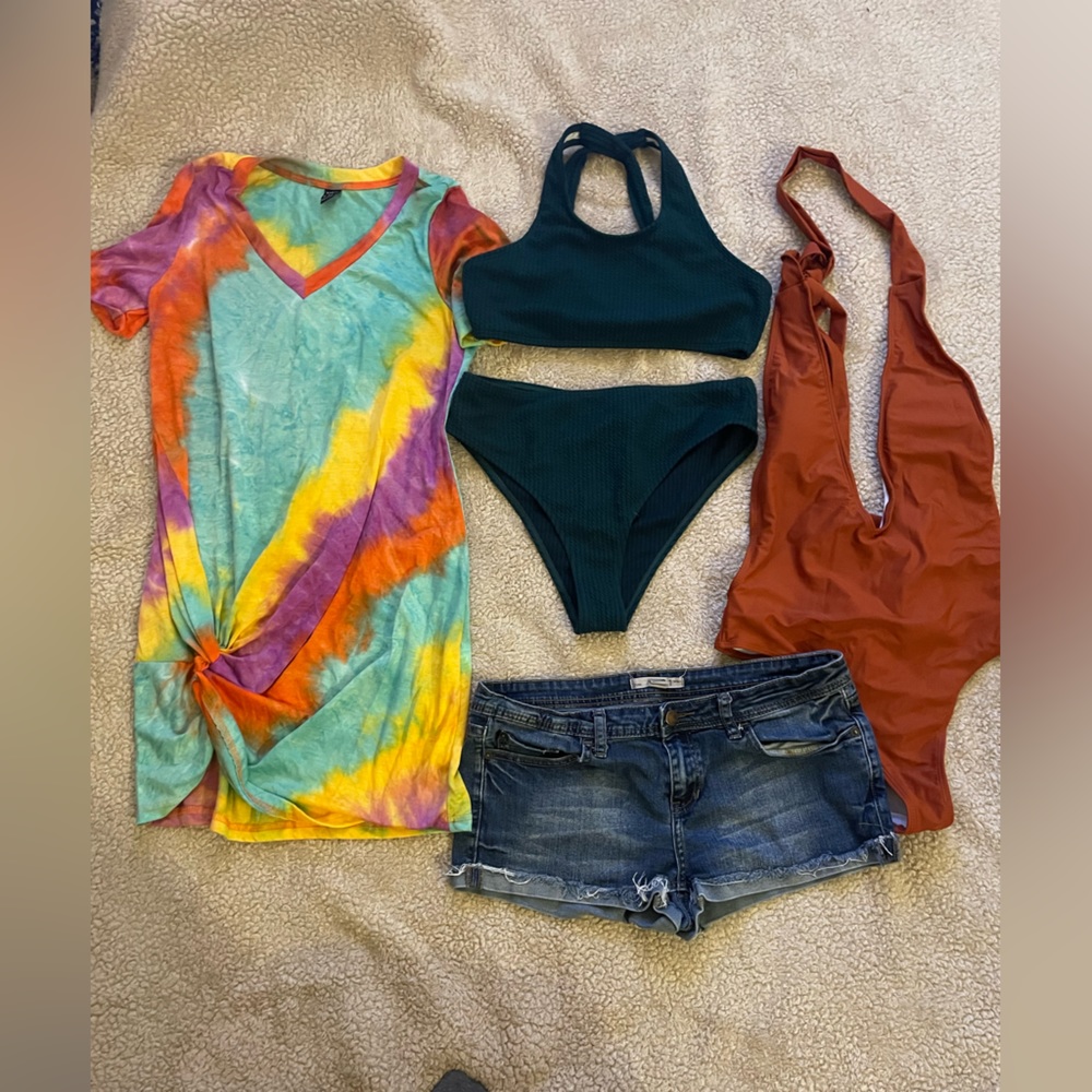 Swimsuit bundle size medium/6
